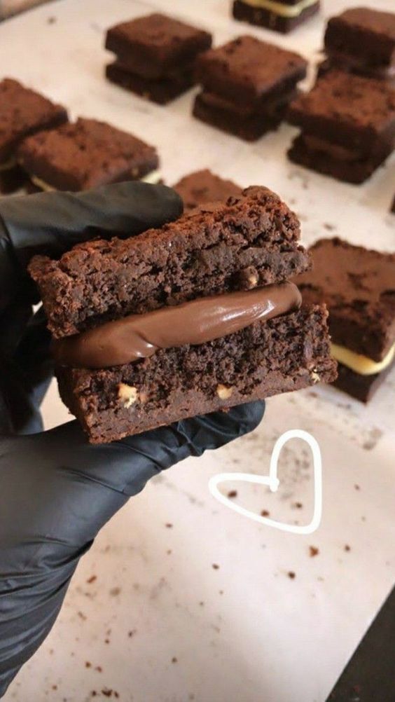 Brownie fudgy recheado com brigadeiro